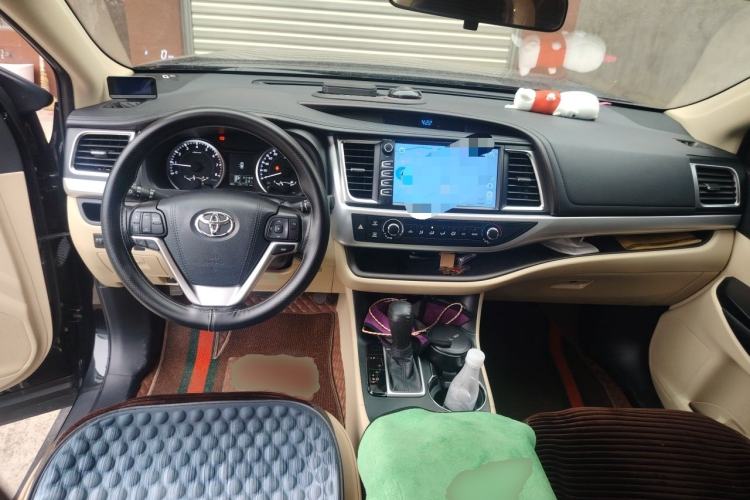 Used Toyota Highlander 2018 2.0T Two-Wheel Drive Elite Version 5 Seats China VI Standard Center Console