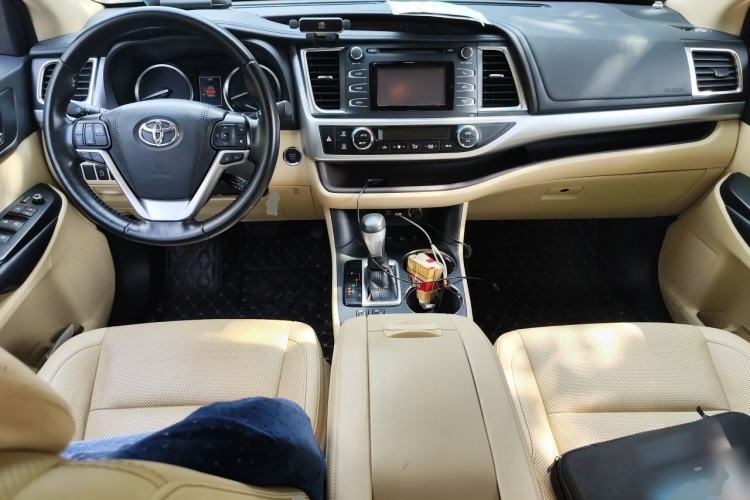 Used Toyota Highlander 2018 2.0T Four-Wheel Drive Luxury Edition 7 Seats China V Emission Standard Center Console