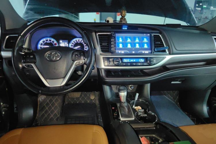 Used Toyota Highlander 2018 2.0T Four-Wheel Drive Knight Edition 7 Seats China VI Standard Center Console