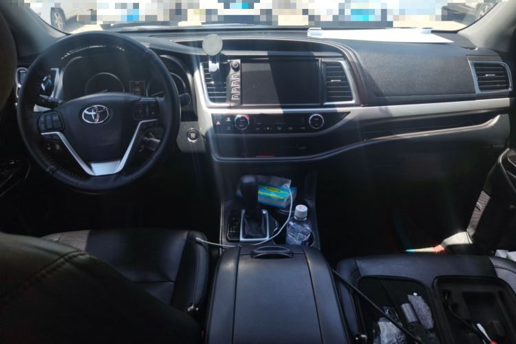 Used Toyota Highlander 2018 2.0T Four-Wheel Drive Luxury Edition 7 Seats China V Emission Standard Center Console