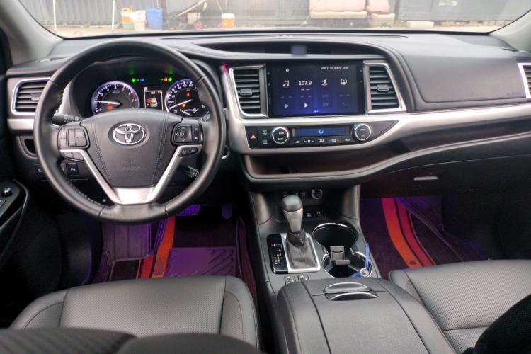 Used Toyota Highlander 2018 2.0T Four-Wheel Drive Prestige Version 7 Seats China VI Standard Center Console