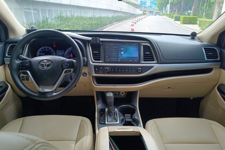Used Toyota Highlander 2018 2.0T Two-Wheel Drive Elite Edition 7 Seats Emission Standard China V Center Console