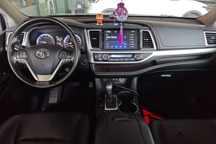 Used Toyota Highlander 2018 2.0T Four-Wheel Drive Prestige Version 7 Seats China VI Standard Center Console