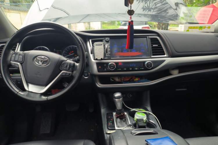 Used Toyota Highlander 2018 2.0T Four-Wheel Drive Luxury Version 7 Seats China VI Standard Center Console