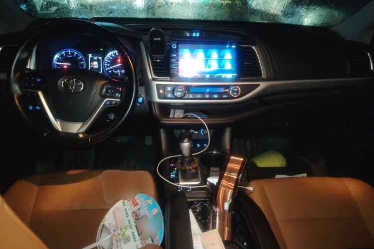 Used Toyota Highlander 2018 2.0T Four-Wheel Drive Knight Edition 7 Seats China VI Standard Center Console