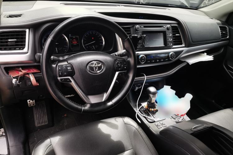 Used Toyota Highlander 2018 2.0T Four-Wheel Drive Luxury Edition 7 Seats China V Emission Standard Center Console