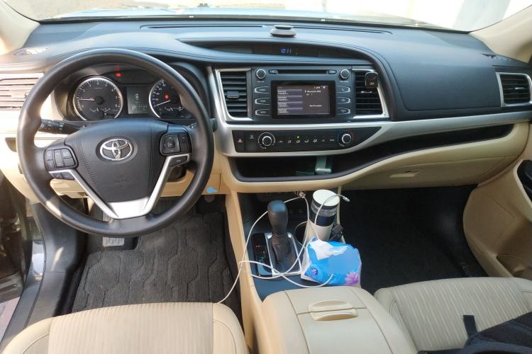 Used Toyota Highlander 2018 2.0T Four-Wheel Drive Elite Edition 7 Seats China VI Standard Center Console