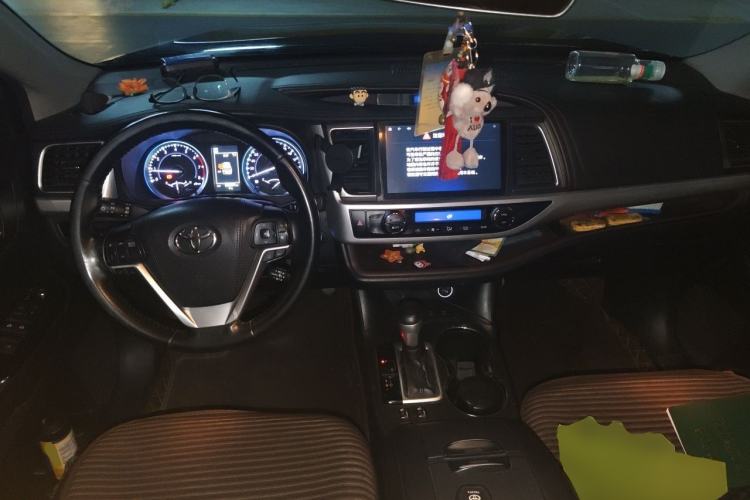 Used Toyota Highlander 2018 2.0T Four-Wheel Drive Luxury Edition 7 Seats China V Emission Standard Center Console