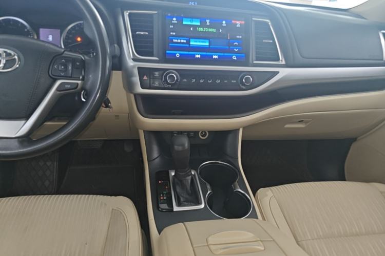 Used Toyota Highlander 2018 2.0T Two-Wheel Drive Elite Edition 7 Seats Emission Standard China V Center Console