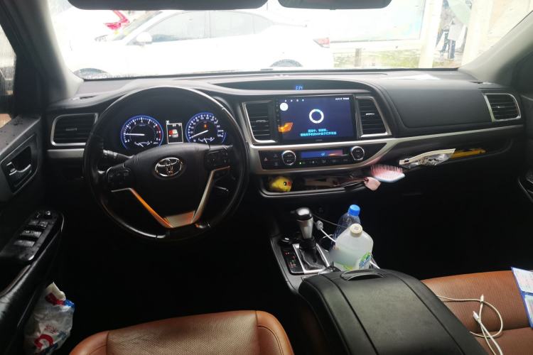 Used Toyota Highlander 2018 2.0T Four-Wheel Drive Knight Edition 7 Seats China VI Standard Center Console
