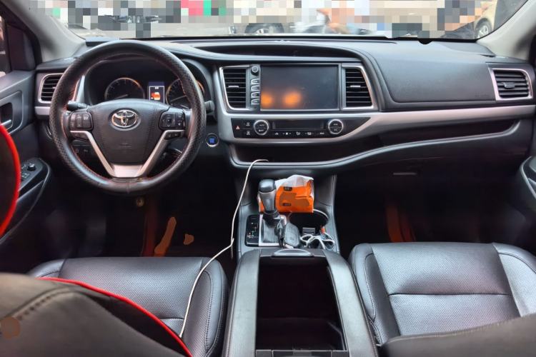 Used Toyota Highlander 2018 2.0T Four-Wheel Drive Luxury Edition 7 Seats China V Emission Standard Center Console