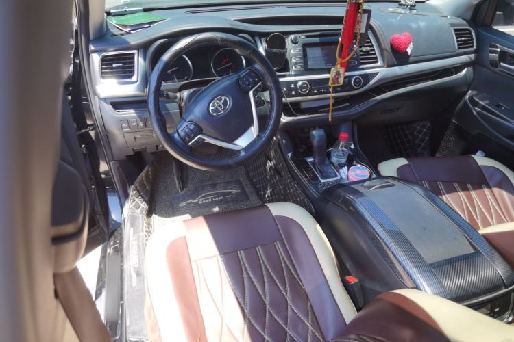 Used Toyota Highlander 2018 2.0T Four-Wheel Drive Luxury Edition 7 Seats China V Emission Standard Center Console