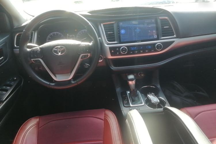 Used Toyota Highlander 2018 2.0T Four-Wheel Drive Luxury Edition 7 Seats China V Emission Standard Center Console