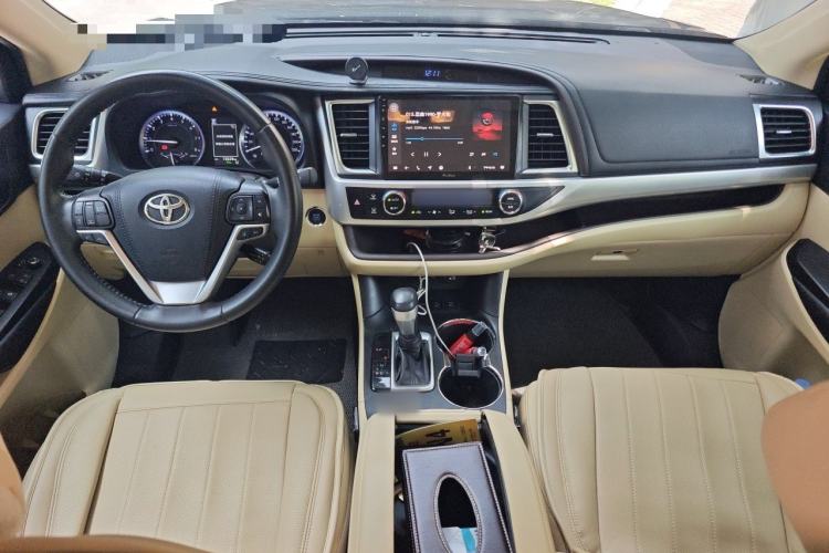 Used Toyota Highlander 2018 2.0T Four-Wheel Drive Luxury Version 7 Seats China VI Standard Center Console