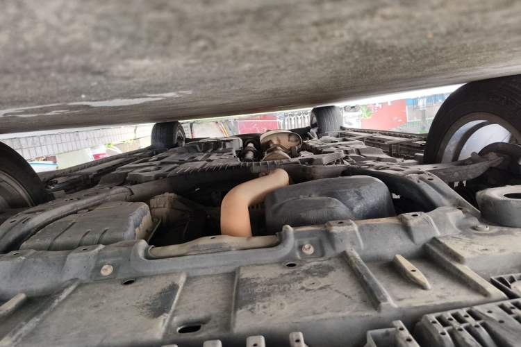 Used Toyota Highlander 2018 2.0T Four-Wheel Drive Luxury Edition 7 Seats China V Emission Standard Chassis Front