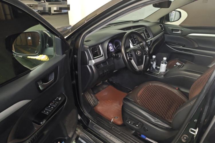 Used Toyota Highlander 2018 2.0T Four-Wheel Drive Luxury Version 7 Seats China VI Standard Driver Seat