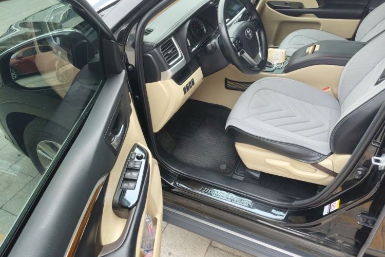 Used Toyota Highlander 2018 2.0T Two-Wheel Drive Elite Version 5 Seats China VI Standard Driver Seat
