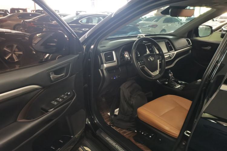 Used Toyota Highlander 2018 2.0T Four-Wheel Drive Knight Edition 7 Seats China VI Standard Driver Seat