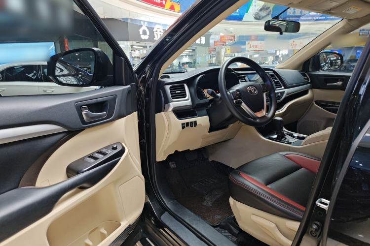 Used Toyota Highlander 2018 2.0T Two-Wheel Drive Elite Edition 7 Seats China VI Standard Driver Seat