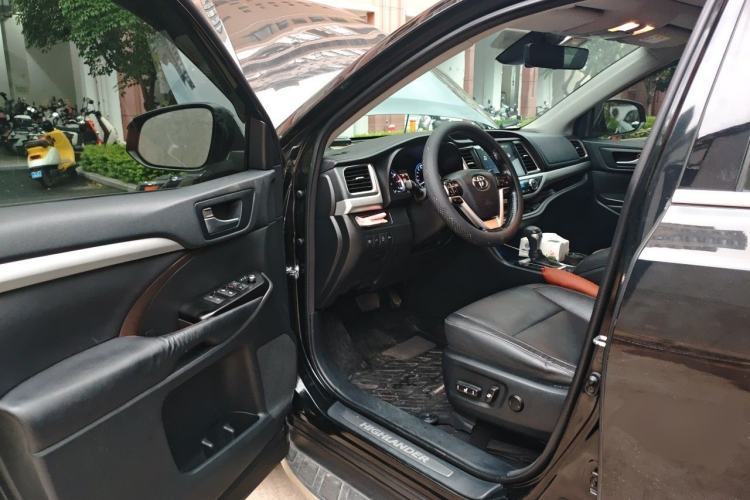 Used Toyota Highlander 2018 2.0T Four-Wheel Drive Prestige Version 7 Seats China VI Standard Driver Seat
