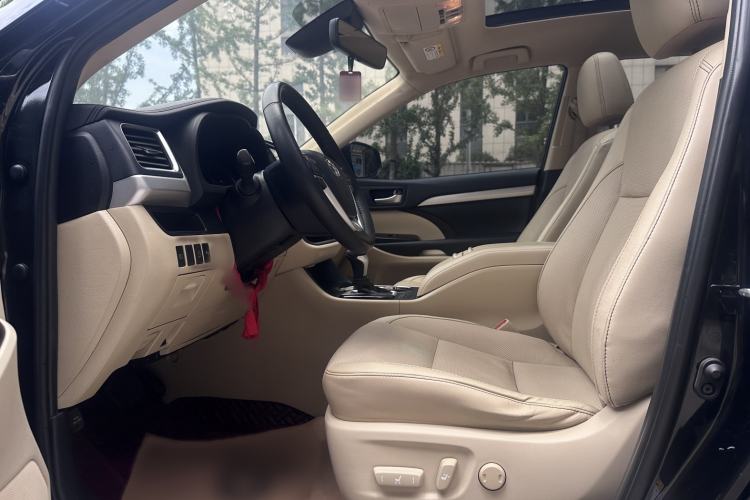 Used Toyota Highlander 2018 2.0T Four-Wheel Drive Luxury Version 7 Seats China VI Standard Driver Seat