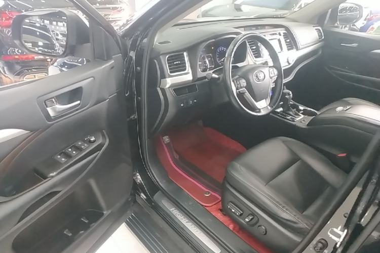 Used Toyota Highlander 2018 2.0T Two-Wheel Drive Luxury Edition 7 Seats China VI Standard Driver Seat