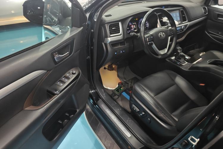 Used Toyota Highlander 2018 2.0T Four-Wheel Drive Luxury Version 7 Seats China VI Standard Driver Seat