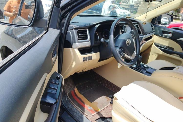 Used Toyota Highlander 2018 2.0T Four-Wheel Drive Elite Edition 7 Seats China VI Standard Driver Seat