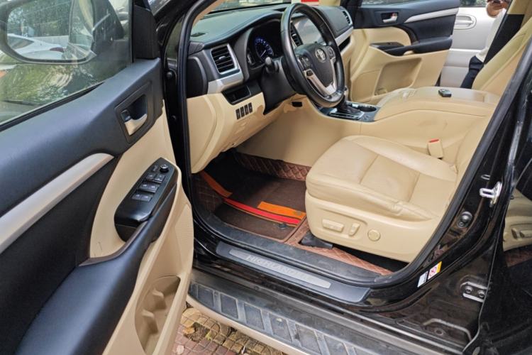 Used Toyota Highlander 2018 2.0T Four-Wheel Drive Prestige Version 7 Seats China VI Standard Driver Seat