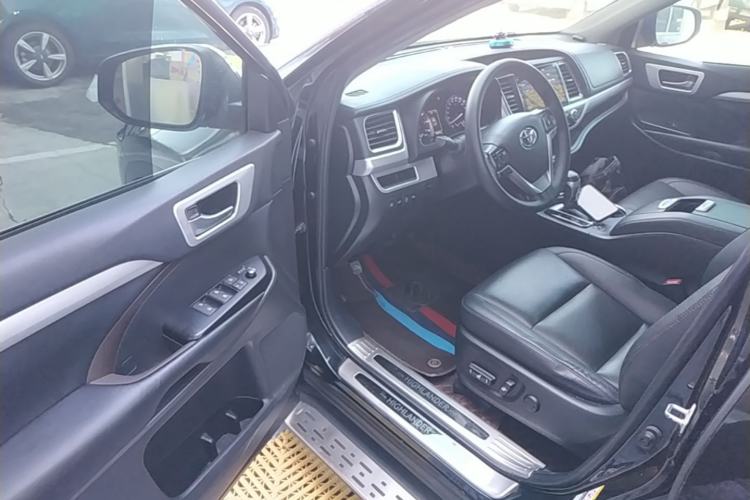 Used Toyota Highlander 2018 2.0T Four-Wheel Drive Luxury Version 7 Seats China VI Standard Driver Seat