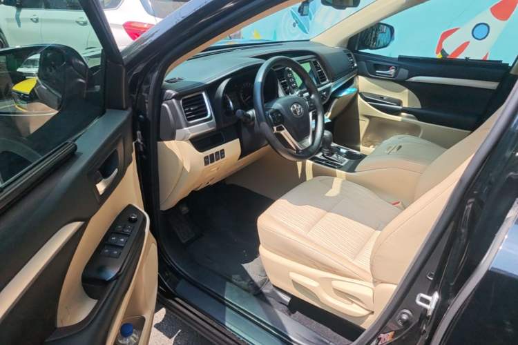 Used Toyota Highlander 2018 2.0T Two-Wheel Drive Elite Version 5 Seats China VI Standard Driver Seat