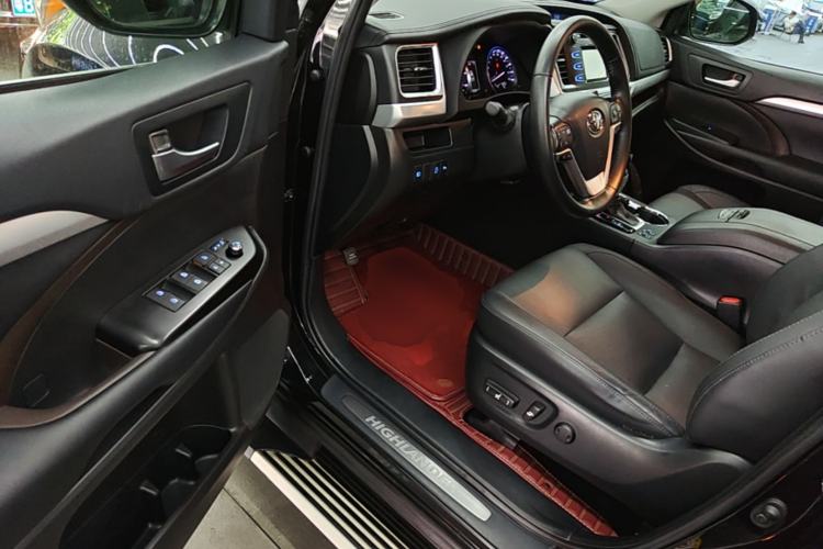 Used Toyota Highlander 2018 2.0T Four-Wheel Drive Luxury Version 7 Seats China VI Standard Driver Seat