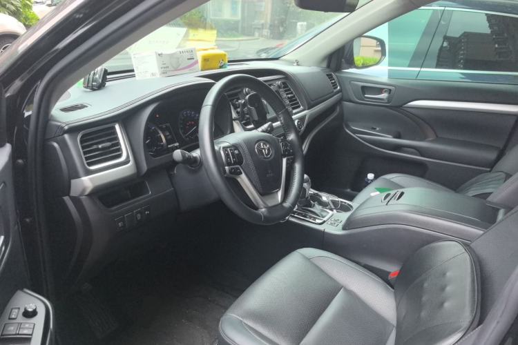 Used Toyota Highlander 2018 2.0T Two-Wheel Drive Luxury Edition 7 Seats China VI Standard Driver Seat