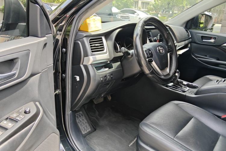 Used Toyota Highlander 2018 2.0T Four-Wheel Drive Prestige Version 7 Seats China VI Standard Driver Seat