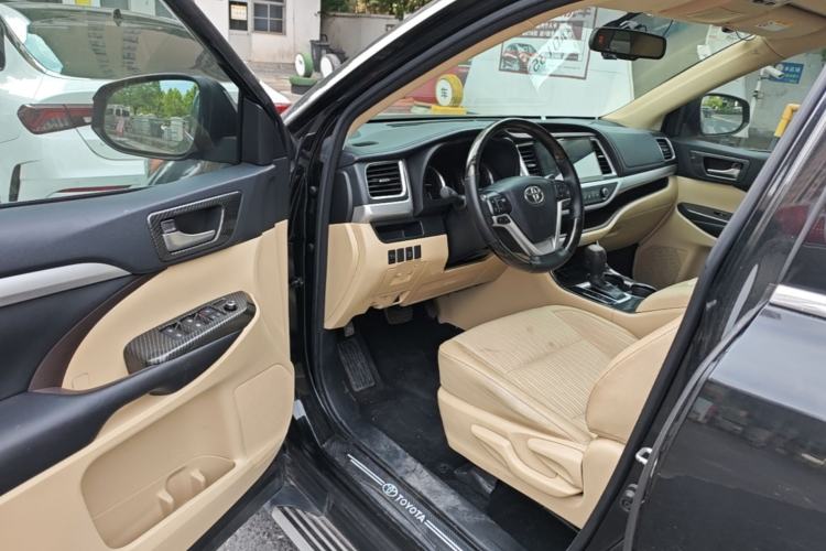 Used Toyota Highlander 2018 2.0T Two-Wheel Drive Elite Version 5 Seats China VI Standard Driver Seat