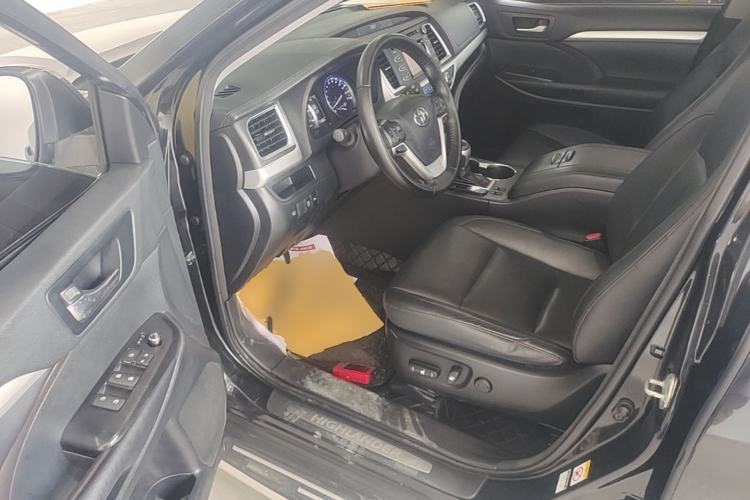 Used Toyota Highlander 2018 2.0T Four-Wheel Drive Luxury Version 7 Seats China VI Standard Driver Seat