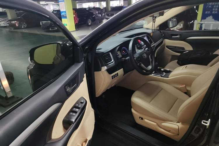 Used Toyota Highlander 2018 2.0T Two-Wheel Drive Elite Version 5 Seats China VI Standard Driver Seat