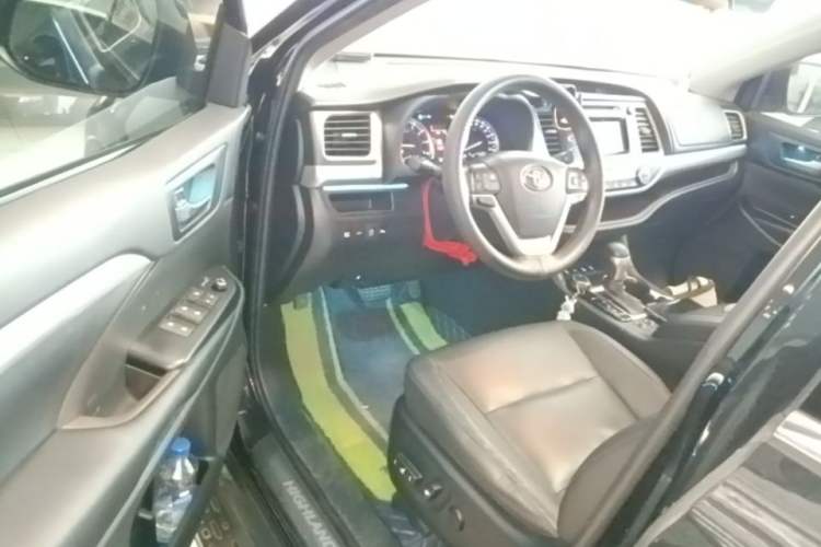 Used Toyota Highlander 2018 2.0T Four-Wheel Drive Luxury Version 7 Seats China VI Standard Driver Seat