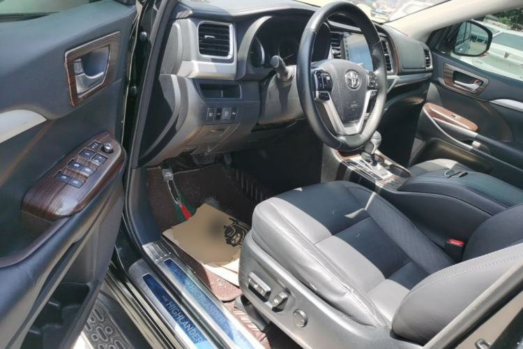 Used Toyota Highlander 2018 2.0T Four-Wheel Drive Luxury Edition 7 Seats China V Emission Standard Driver Seat