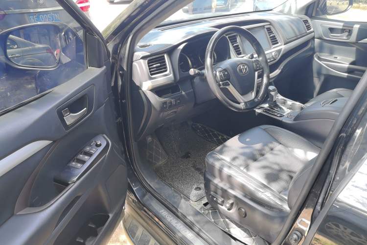 Used Toyota Highlander 2018 2.0T Four-Wheel Drive Prestige Version 7 Seats China VI Standard Driver Seat