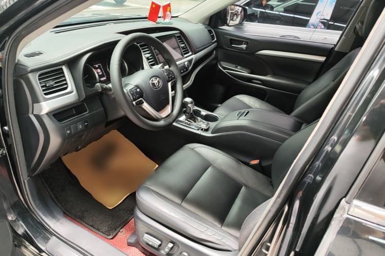 Used Toyota Highlander 2018 2.0T Four-Wheel Drive Luxury Edition 7 Seats China V Emission Standard Driver Seat