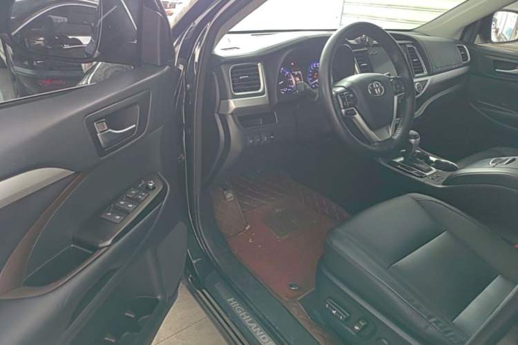 Used Toyota Highlander 2018 2.0T Four-Wheel Drive Prestige Version 7 Seats China VI Standard Driver Seat