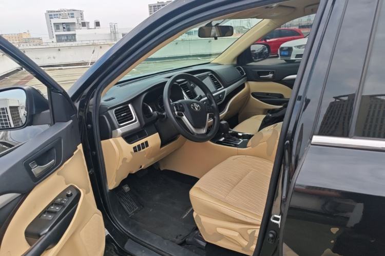 Used Toyota Highlander 2018 2.0T Two-Wheel Drive Elite Version 5 Seats China VI Standard Driver Seat