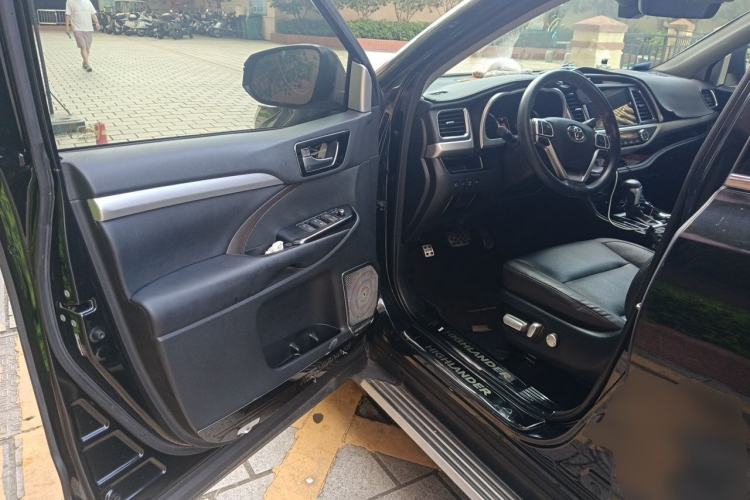 Used Toyota Highlander 2018 2.0T Four-Wheel Drive Prestige Version 7 Seats China V Emission Standard Driver Seat