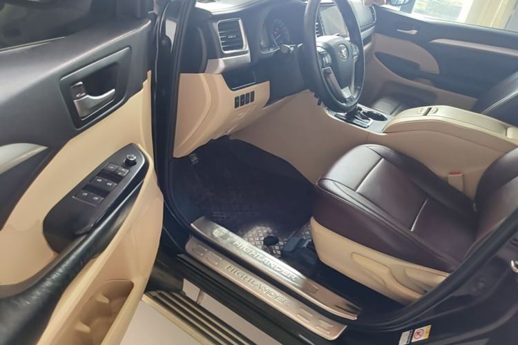 Used Toyota Highlander 2018 2.0T Two-Wheel Drive Elite Version 5 Seats China VI Standard Driver Seat