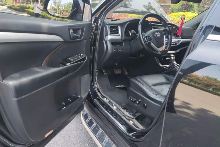 Used Toyota Highlander 2018 2.0T Four-Wheel Drive Prestige Version 7 Seats China VI Standard Driver Seat