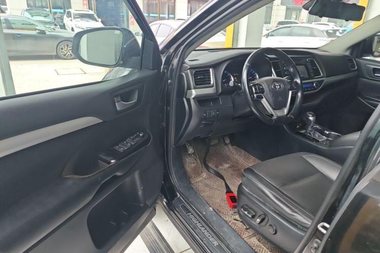 Used Toyota Highlander 2018 2.0T Four-Wheel Drive Luxury Version 7 Seats China VI Standard Driver Seat