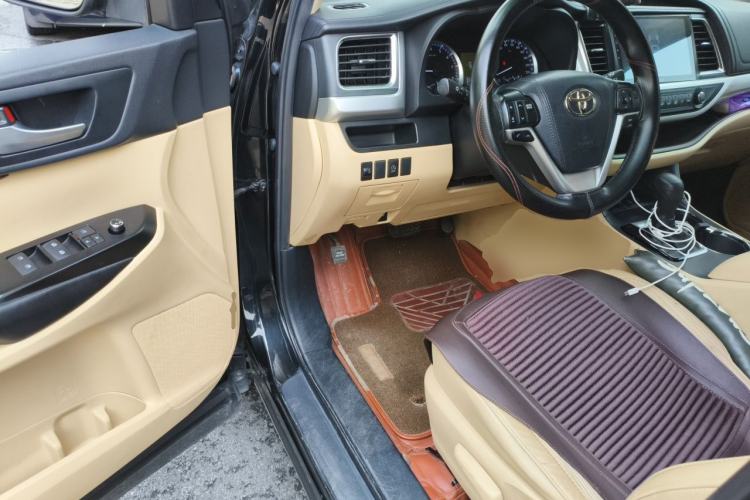 Used Toyota Highlander 2018 2.0T Four-Wheel Drive Elite Edition 7 Seats China VI Standard Driver Seat