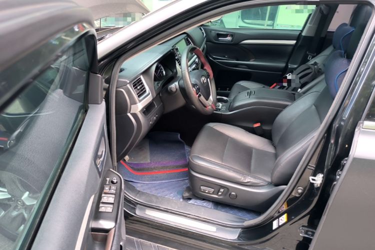 Used Toyota Highlander 2018 2.0T Four-Wheel Drive Luxury Version 7 Seats China VI Standard Driver Seat