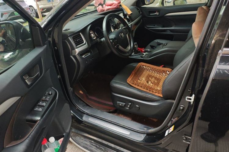 Used Toyota Highlander 2018 2.0T Four-Wheel Drive Luxury Version 7 Seats China VI Standard Driver Seat